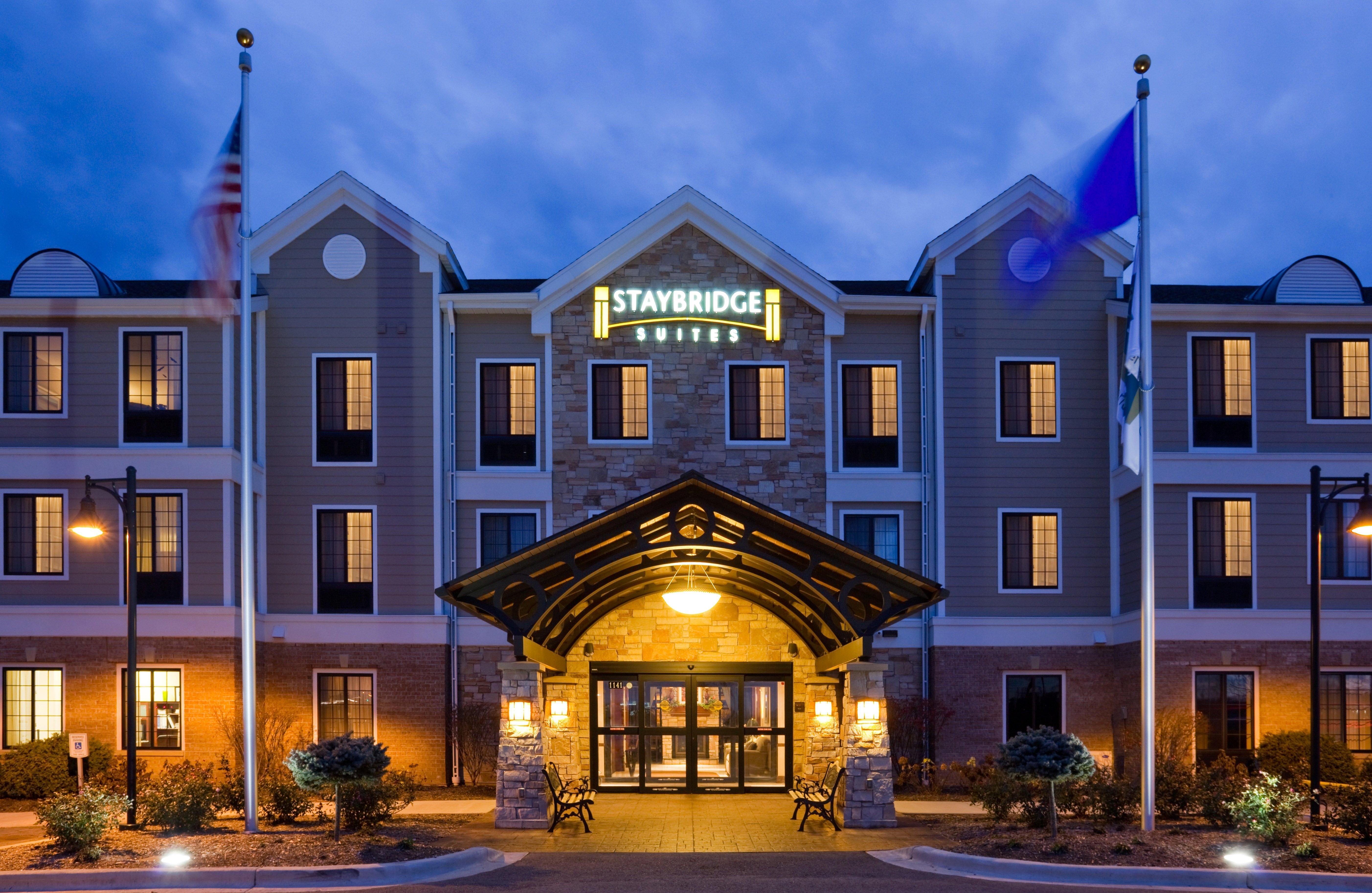 Staybridge Suites Milwaukee West-Oconomowoc, An Ihg Hotel Exterior photo